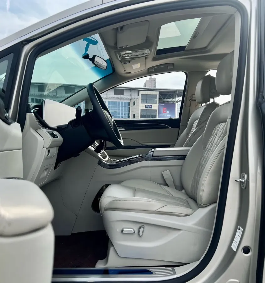 2022 Buick GL8 2.0T 237HP L4 9AT,autocango,china used car exporter,china ev exporter,chinese used car exporter,chinese used ev exporter