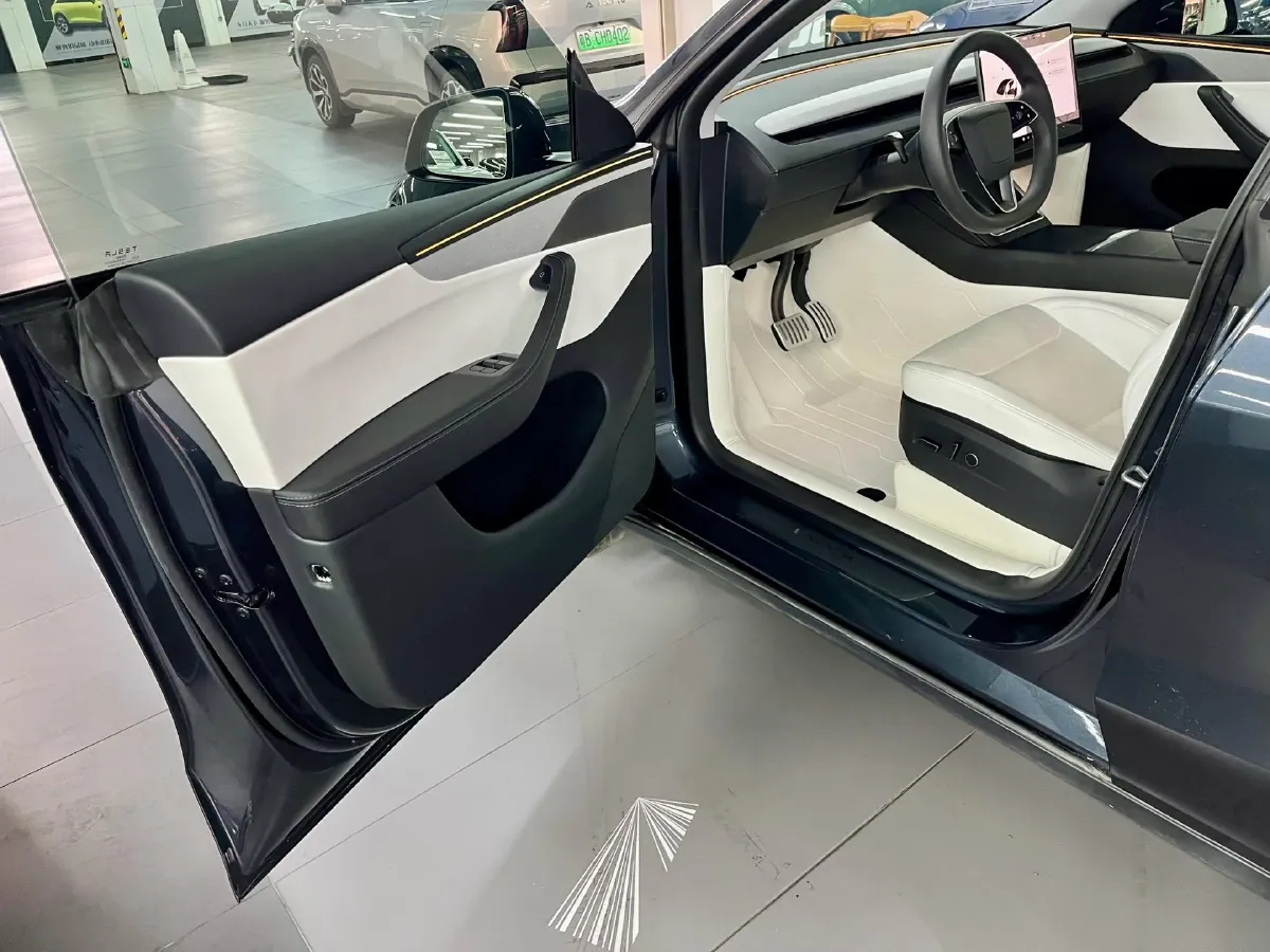 2025 Tesla Model Y BEV 78.4KWH,autocango,china used car exporter,china ev exporter,chinese used car exporter,chinese used ev exporter