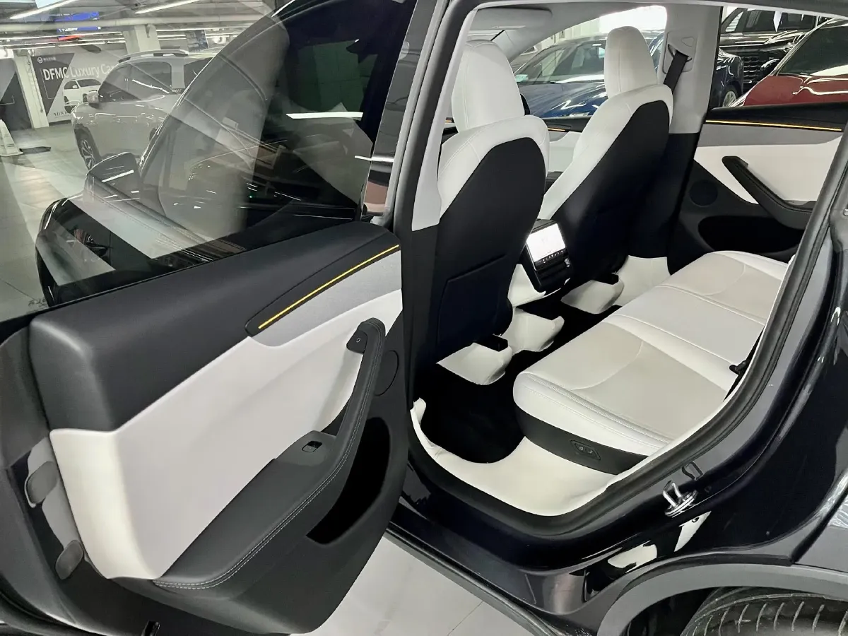 2025 Tesla Model Y BEV 78.4KWH,autocango,china used car exporter,china ev exporter,chinese used car exporter,chinese used ev exporter