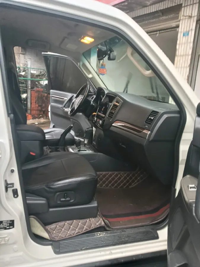 2018 Mitsubishi Pajero 3.0L 174HP V6 5AT,autocango,china used car exporter,china ev exporter,chinese used car exporter,chinese used ev exporter