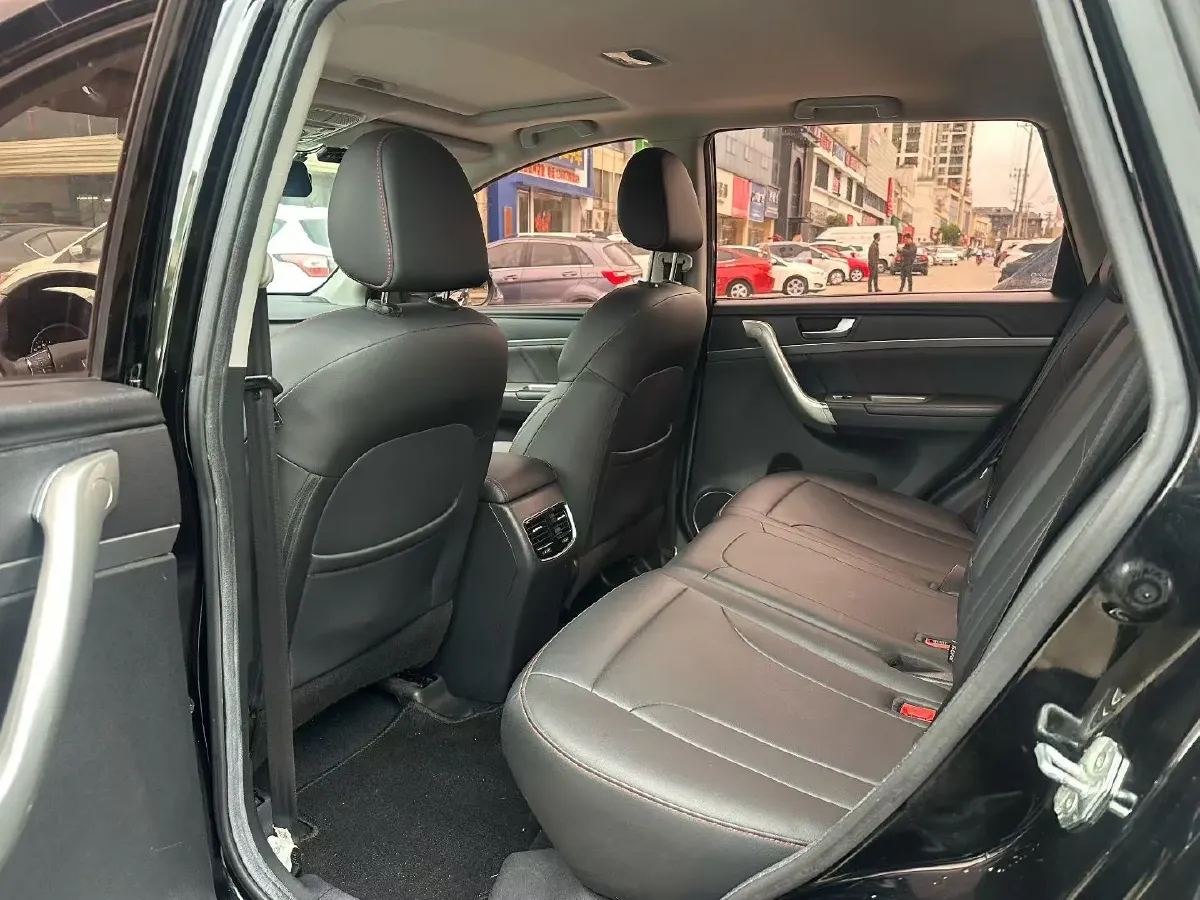 2018 Haval M6 1.5T 150HP L4 7DCT,autocango,china used car exporter,china ev exporter,chinese used car exporter,chinese used ev exporter