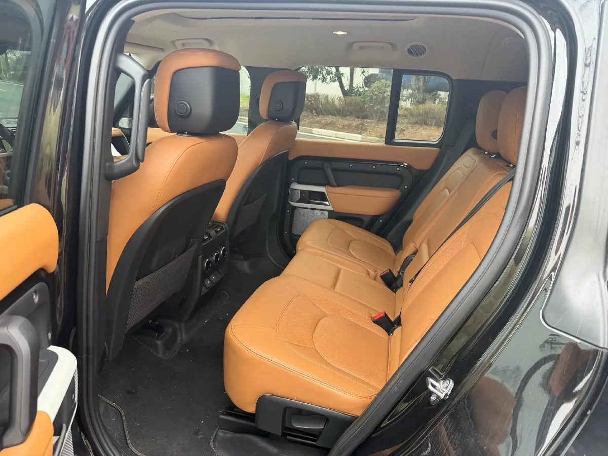 2023 Land Rover Defender 3.0T 400HP L6 8AT,autocango,china used car exporter,china ev exporter,chinese used car exporter,chinese used ev exporter