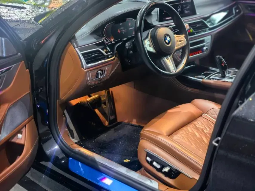 2019 BMW 7 Series 3.0T 340HP L6 8AT,autocango,china used car exporter,china ev exporter,chinese used car exporter,chinese used ev exporter