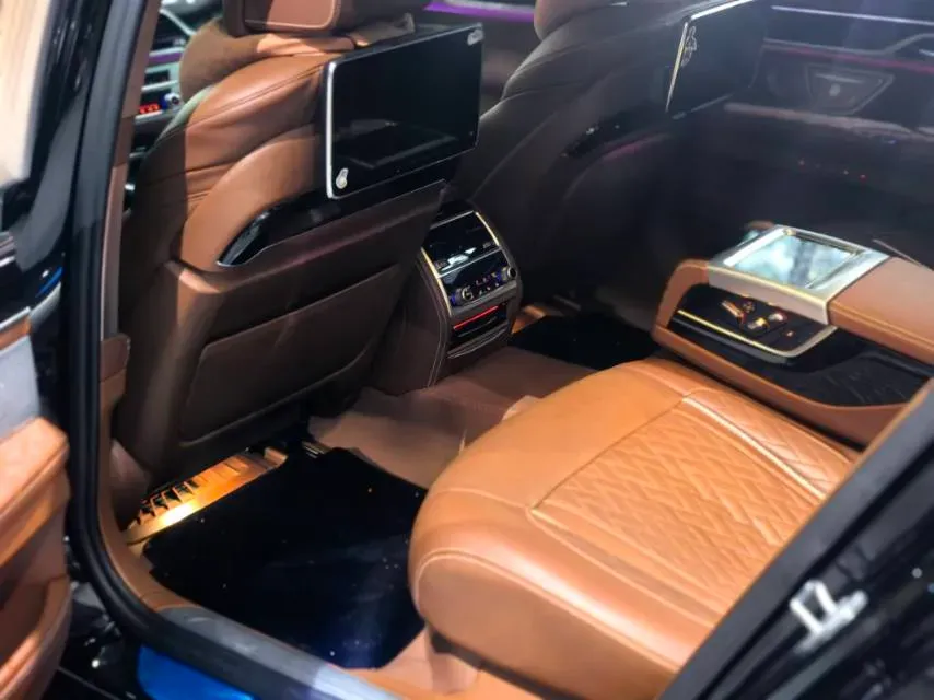 2019 BMW 7 Series 3.0T 340HP L6 8AT,autocango,china used car exporter,china ev exporter,chinese used car exporter,chinese used ev exporter