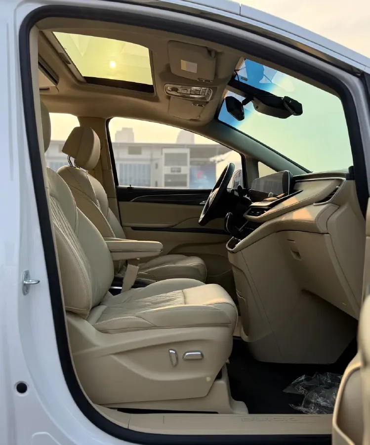 2023 Buick GL8 2.0T 237HP L4 9AT,autocango,china used car exporter,china ev exporter,chinese used car exporter,chinese used ev exporter