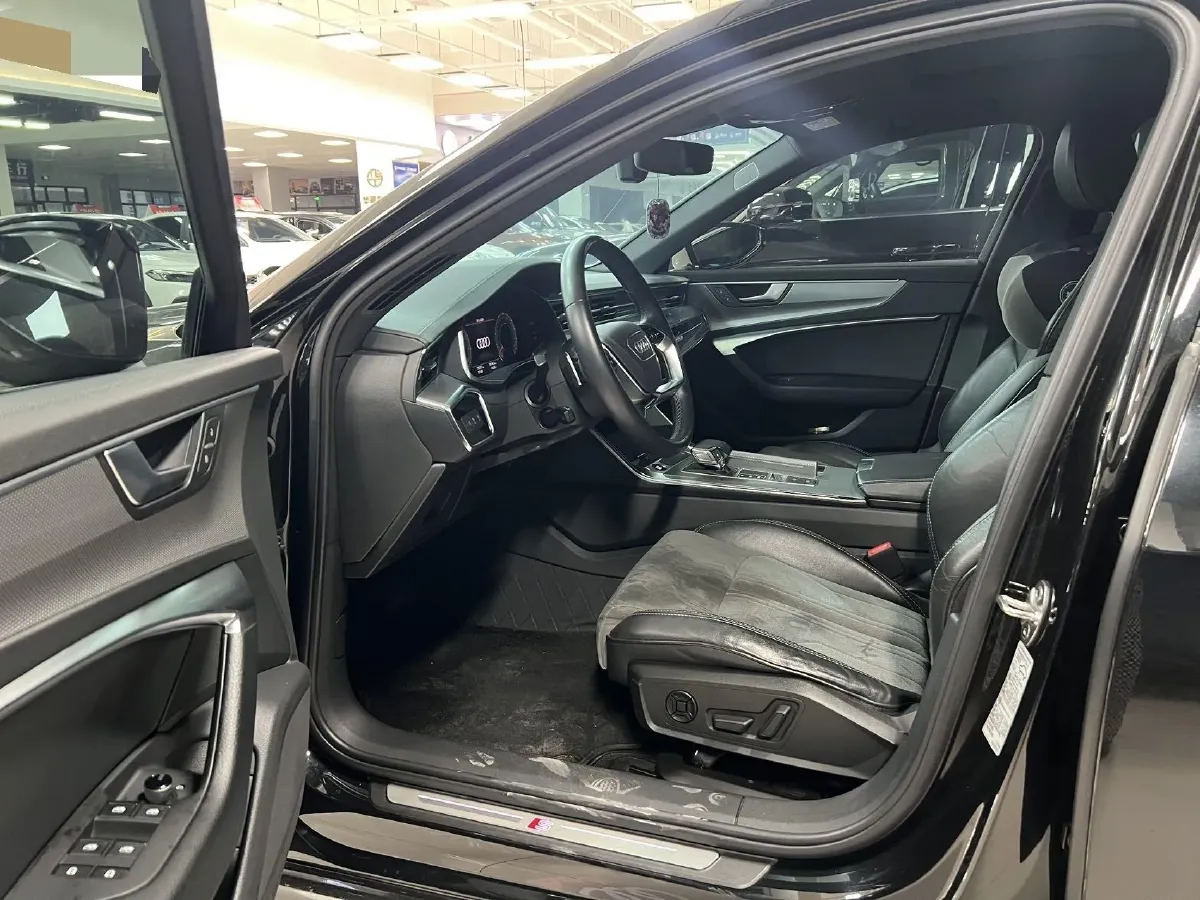 2021 Audi A6L 2.0T 224HP L4 7DCT,autocango,china used car exporter,china ev exporter,chinese used car exporter,chinese used ev exporter