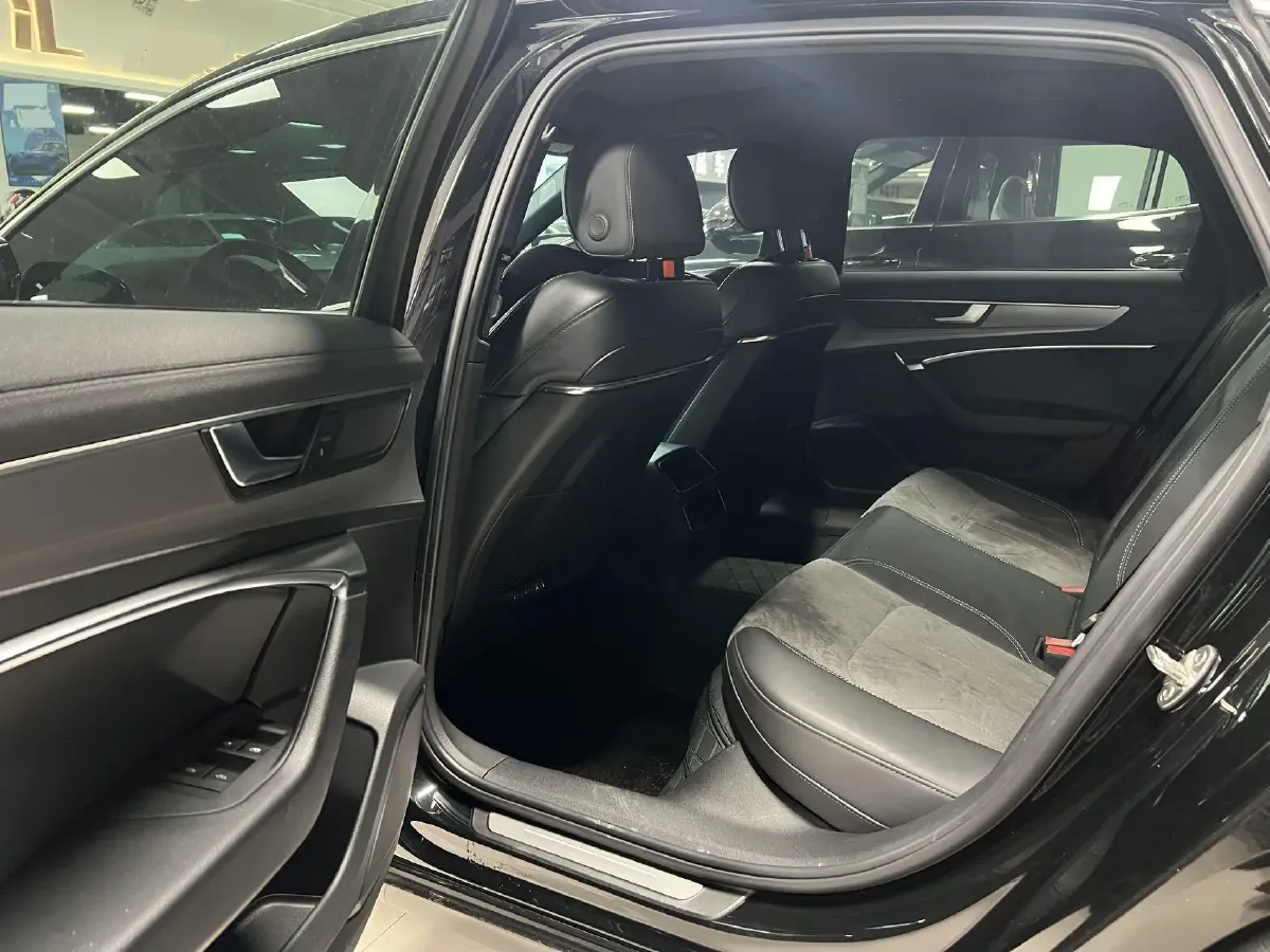 2021 Audi A6L 2.0T 224HP L4 7DCT,autocango,china used car exporter,china ev exporter,chinese used car exporter,chinese used ev exporter