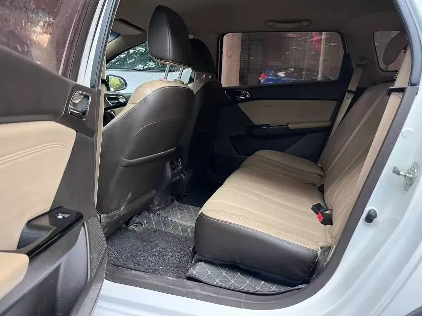 2017 BaoJun 310W 1.5L 112HP L4 6MT,autocango,china used car exporter,china ev exporter,chinese used car exporter,chinese used ev exporter