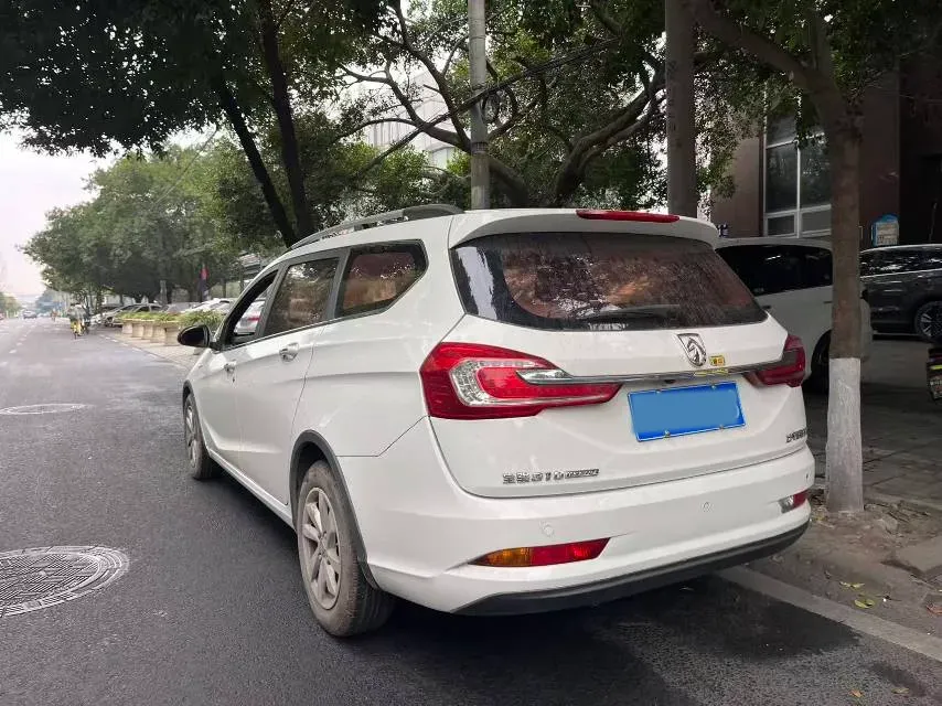 2017 BaoJun 310W 1.5L 112HP L4 6MT,autocango,china used car exporter,china ev exporter,chinese used car exporter,chinese used ev exporter