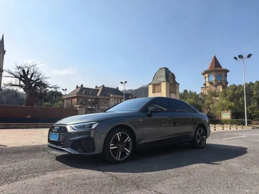 2022 Audi A4L 2.0T 190HP L4 7DCT,autocango,china used car exporter,china ev exporter,chinese used car exporter,chinese used ev exporter