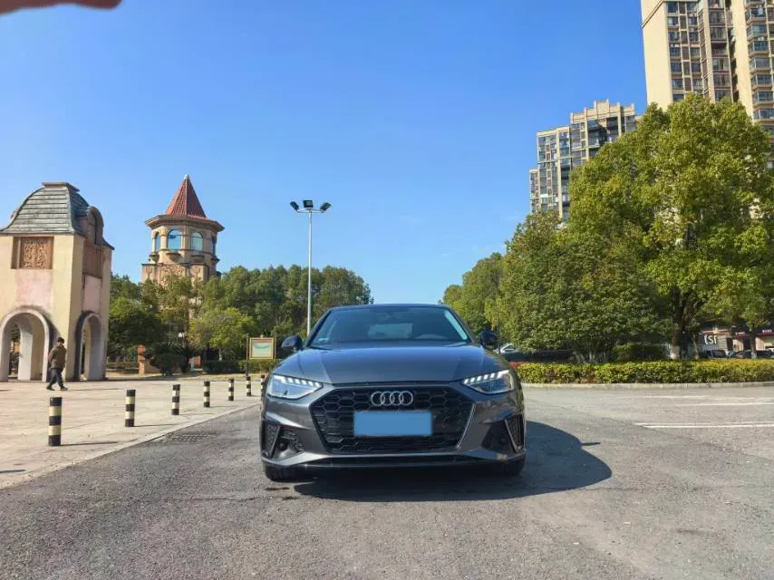 2022 Audi A4L 2.0T 190HP L4 7DCT,autocango,china used car exporter,china ev exporter,chinese used car exporter,chinese used ev exporter