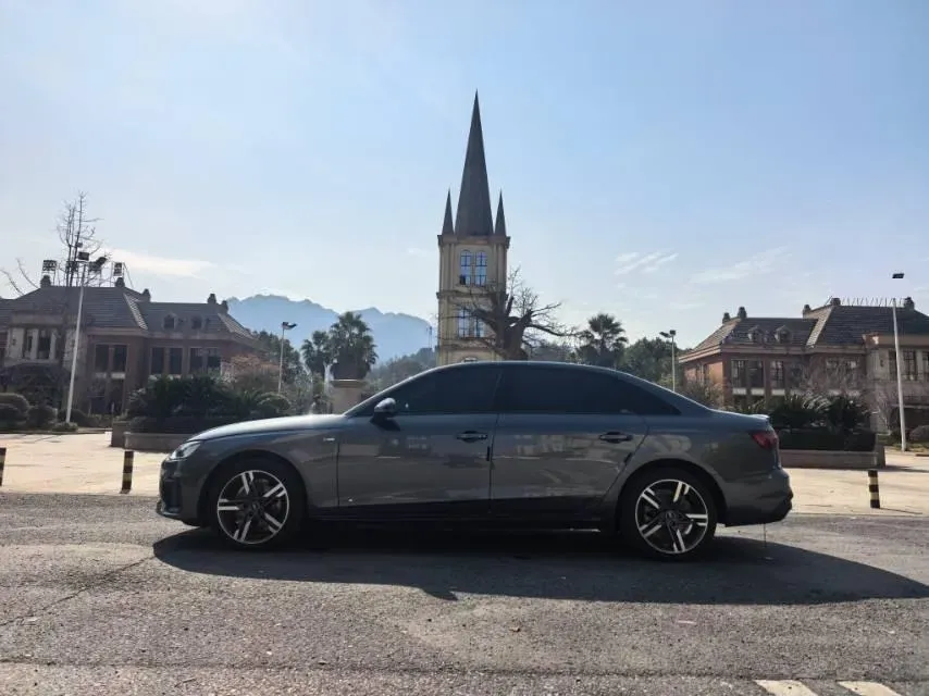 2022 Audi A4L 2.0T 190HP L4 7DCT,autocango,china used car exporter,china ev exporter,chinese used car exporter,chinese used ev exporter