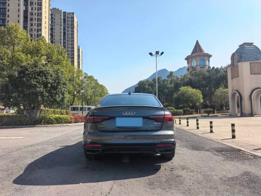 2022 Audi A4L 2.0T 190HP L4 7DCT,autocango,china used car exporter,china ev exporter,chinese used car exporter,chinese used ev exporter
