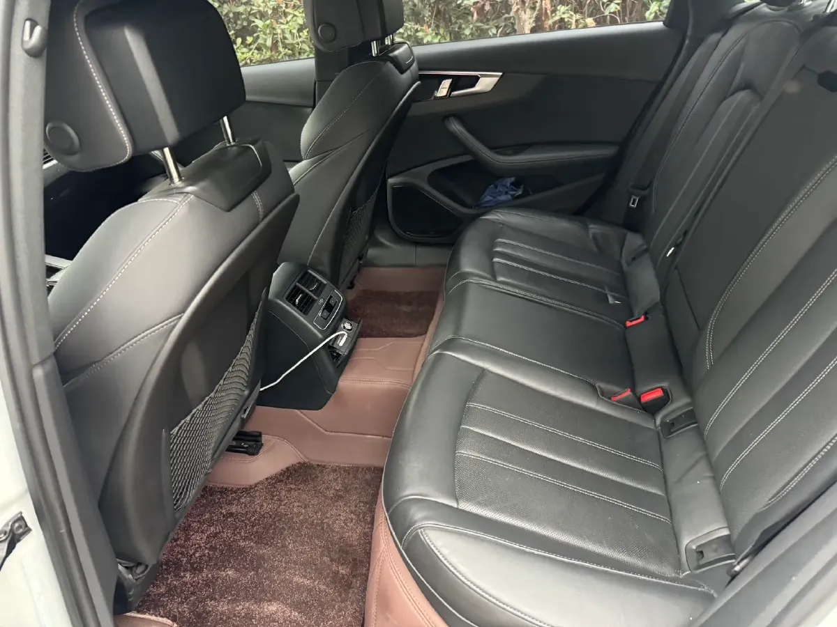 2024 Audi A4L 2.0T 190HP L4 7DCT,autocango,china used car exporter,china ev exporter,chinese used car exporter,chinese used ev exporter