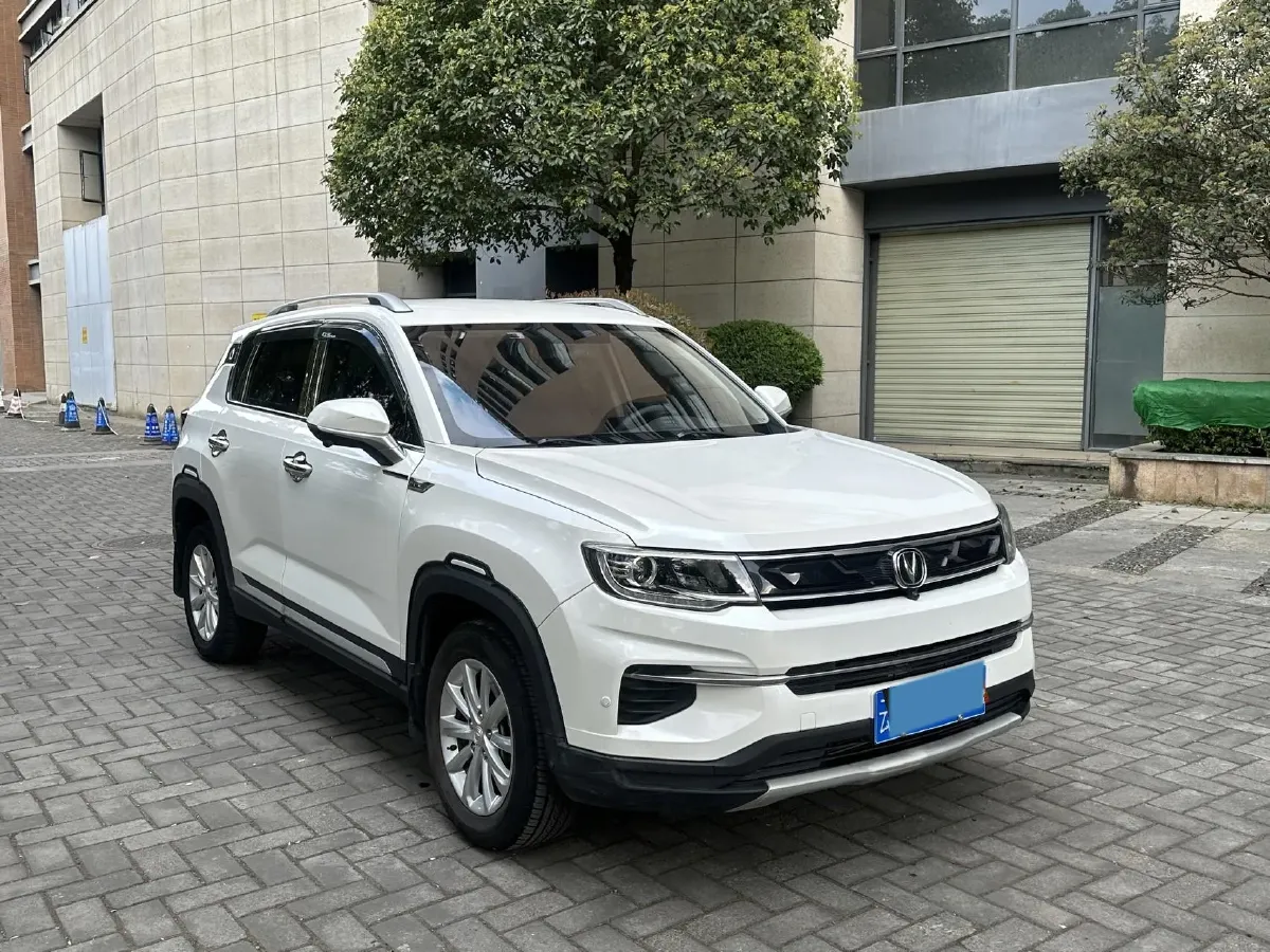 2019 ChangAn CS35 Plus 1.6L 128HP L4 5MT,autocango,china used car exporter,china ev exporter,chinese used car exporter,chinese used ev exporter