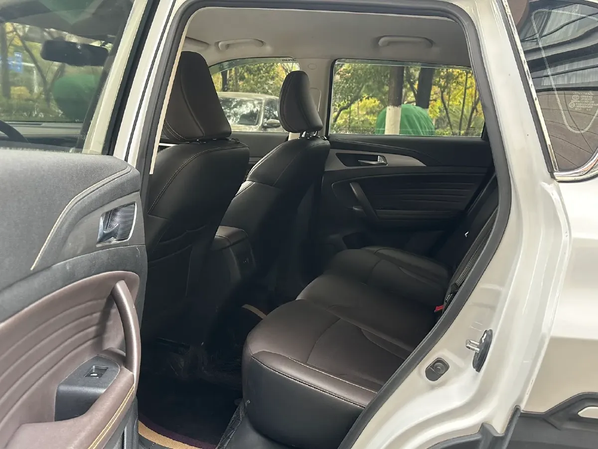 2019 ChangAn CS35 Plus 1.6L 128HP L4 5MT,autocango,china used car exporter,china ev exporter,chinese used car exporter,chinese used ev exporter