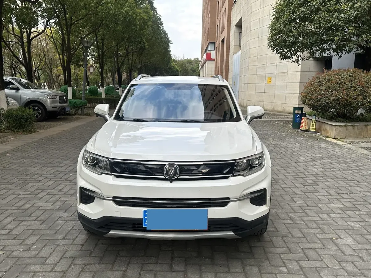 2019 ChangAn CS35 Plus 1.6L 128HP L4 5MT,autocango,china used car exporter,china ev exporter,chinese used car exporter,chinese used ev exporter