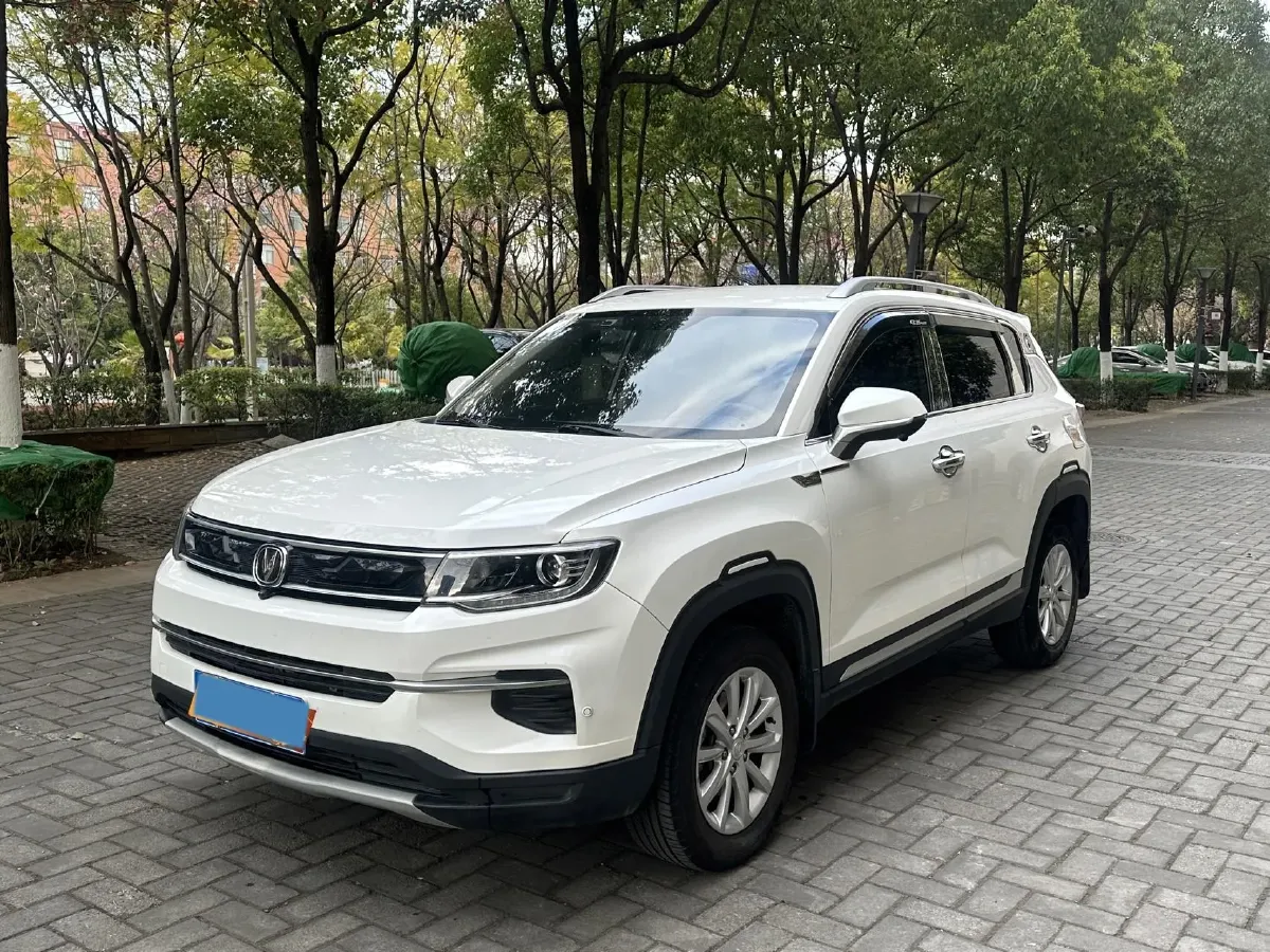 2019 ChangAn CS35 Plus 1.6L 128HP L4 5MT,autocango,china used car exporter,china ev exporter,chinese used car exporter,chinese used ev exporter