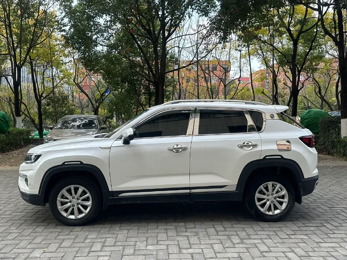 2019 ChangAn CS35 Plus 1.6L 128HP L4 5MT,autocango,china used car exporter,china ev exporter,chinese used car exporter,chinese used ev exporter