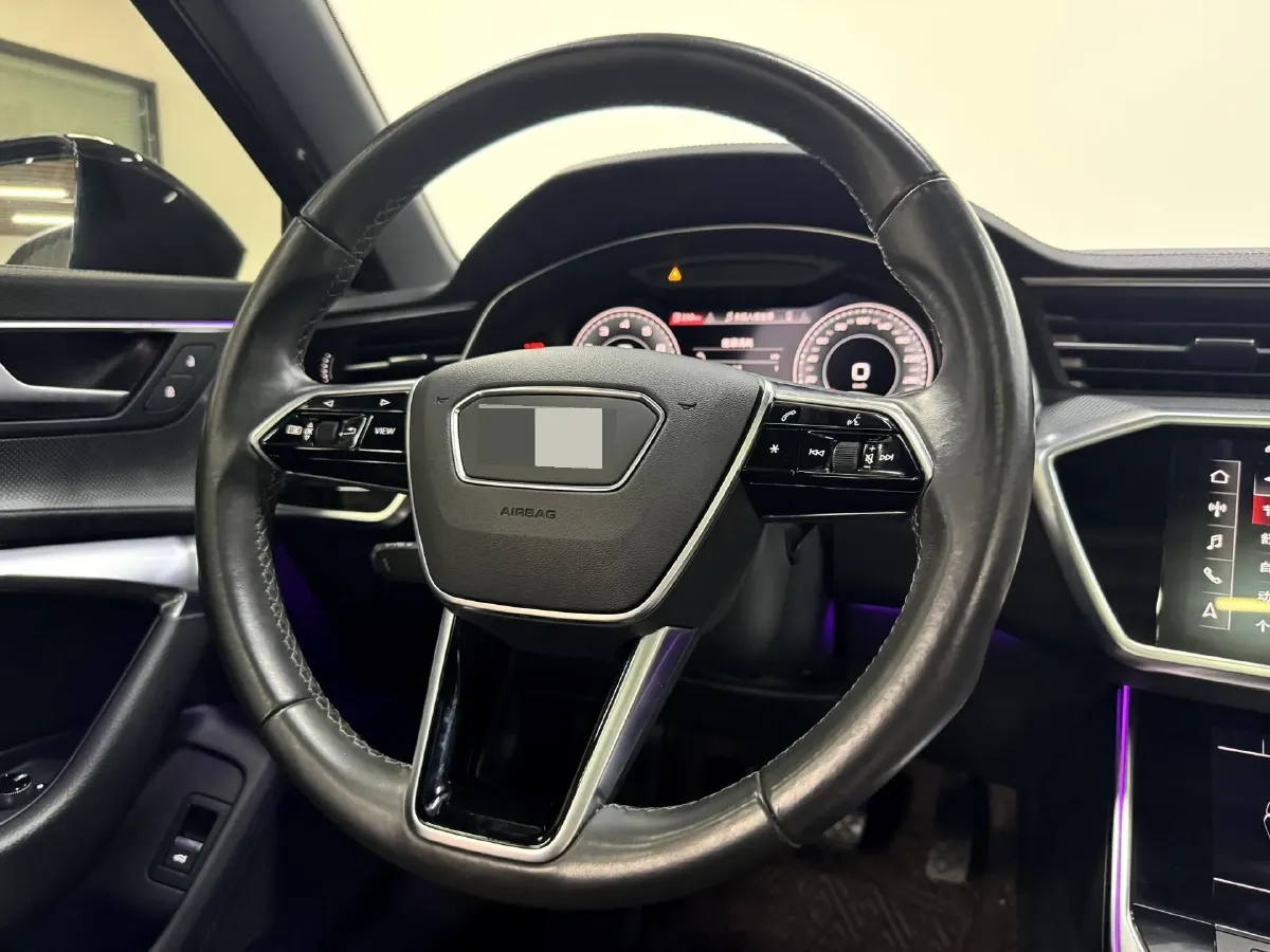 2022 Audi A6L 2.0T 224HP L4 7DCT,autocango,china used car exporter,china ev exporter,chinese used car exporter,chinese used ev exporter