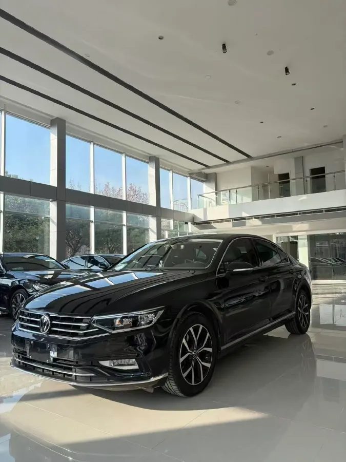 2020 Volkswagen Magotan 2.0T 186HP L4 7DCT,autocango,china used car exporter,china ev exporter,chinese used car exporter,chinese used ev exporter