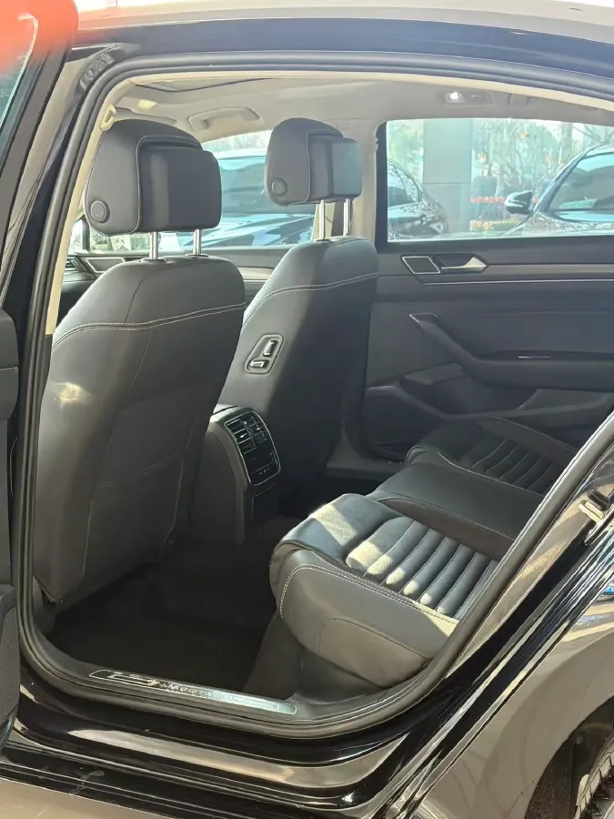 2020 Volkswagen Magotan 2.0T 186HP L4 7DCT,autocango,china used car exporter,china ev exporter,chinese used car exporter,chinese used ev exporter