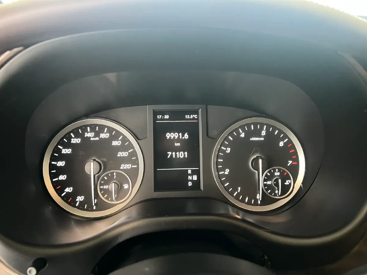 2021 Mercedes-Benz Vito 2.0T 211HP L4 9AT,autocango,china used car exporter,china ev exporter,chinese used car exporter,chinese used ev exporter