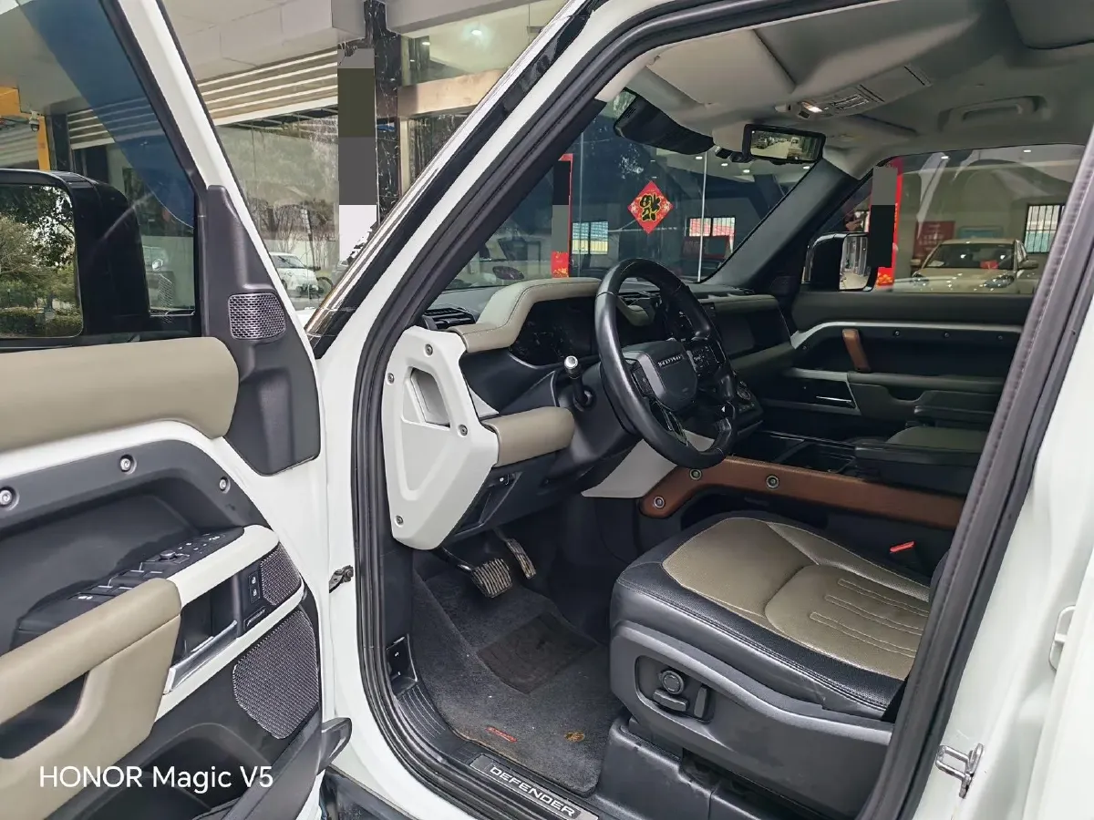 2022 Land Rover Defender 3.0T 400HP L6 8AT,autocango,china used car exporter,china ev exporter,chinese used car exporter,chinese used ev exporter