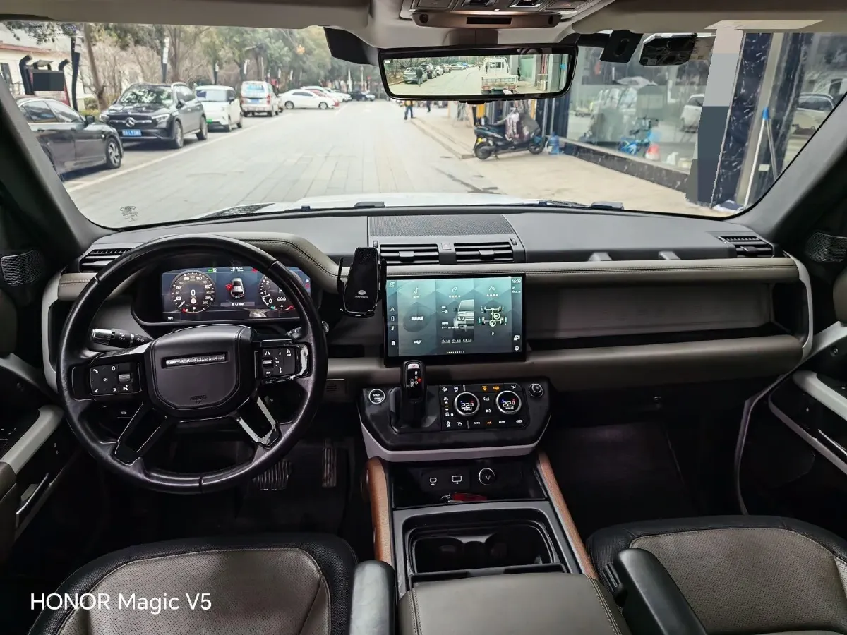 2022 Land Rover Defender 3.0T 400HP L6 8AT,autocango,china used car exporter,china ev exporter,chinese used car exporter,chinese used ev exporter