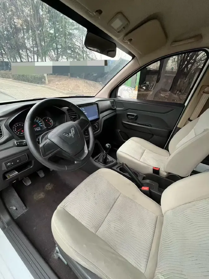 2019 WuLing HongGuang V 1.5L 105HP L4 5MT,autocango,china used car exporter,china ev exporter,chinese used car exporter,chinese used ev exporter