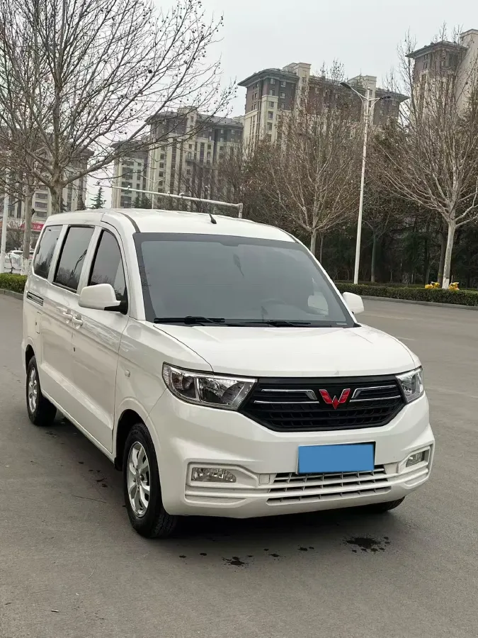 2019 WuLing HongGuang V 1.5L 105HP L4 5MT,autocango,china used car exporter,china ev exporter,chinese used car exporter,chinese used ev exporter