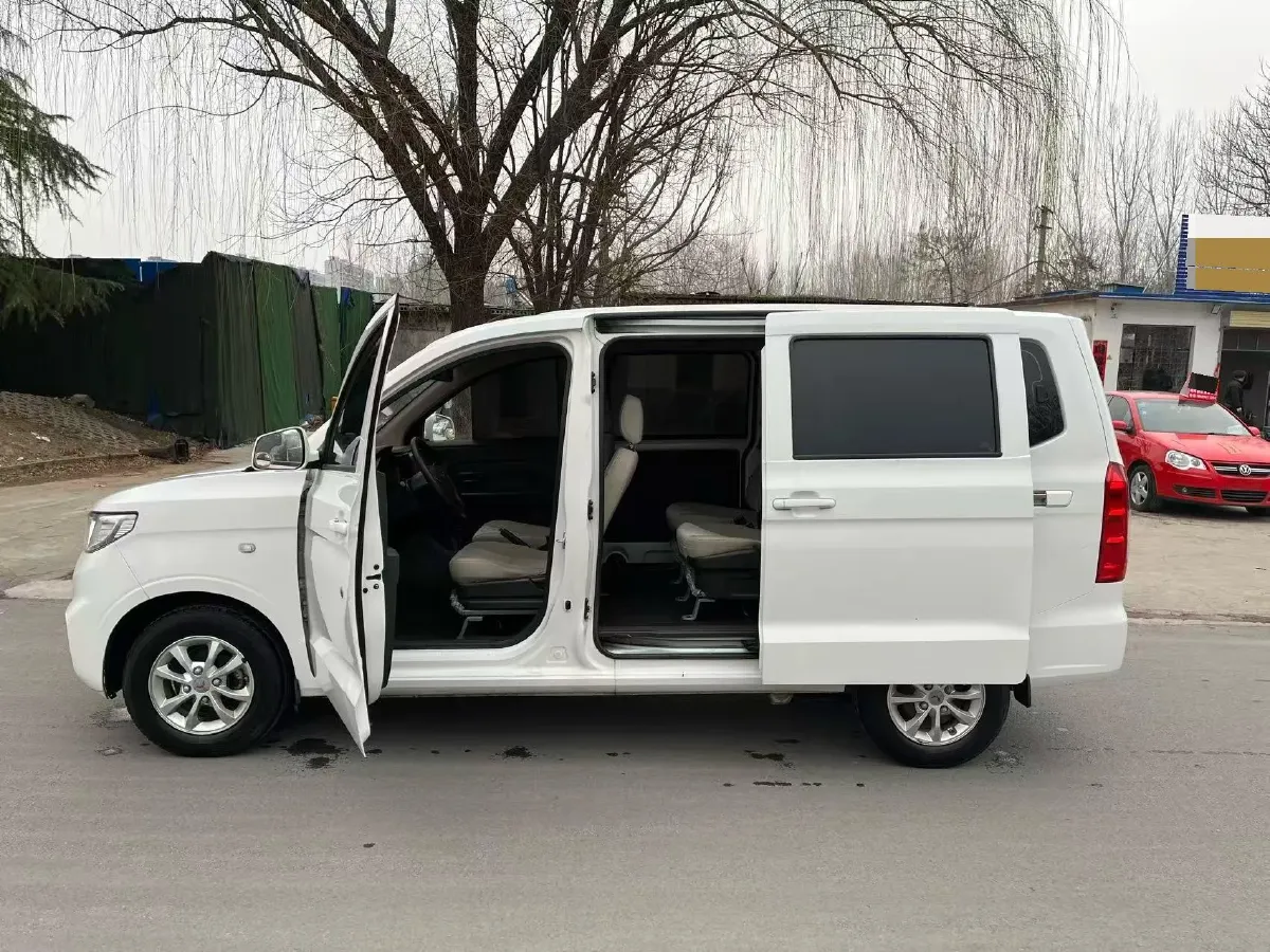 2019 WuLing HongGuang V 1.5L 105HP L4 5MT,autocango,china used car exporter,china ev exporter,chinese used car exporter,chinese used ev exporter