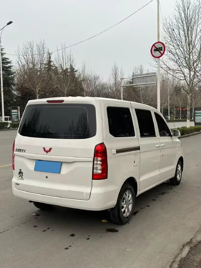 2019 WuLing HongGuang V 1.5L 105HP L4 5MT,autocango,china used car exporter,china ev exporter,chinese used car exporter,chinese used ev exporter