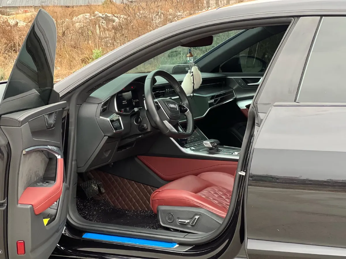 2024 Audi A7L 2.0T 245HP L4 7DCT,autocango,china used car exporter,china ev exporter,chinese used car exporter,chinese used ev exporter