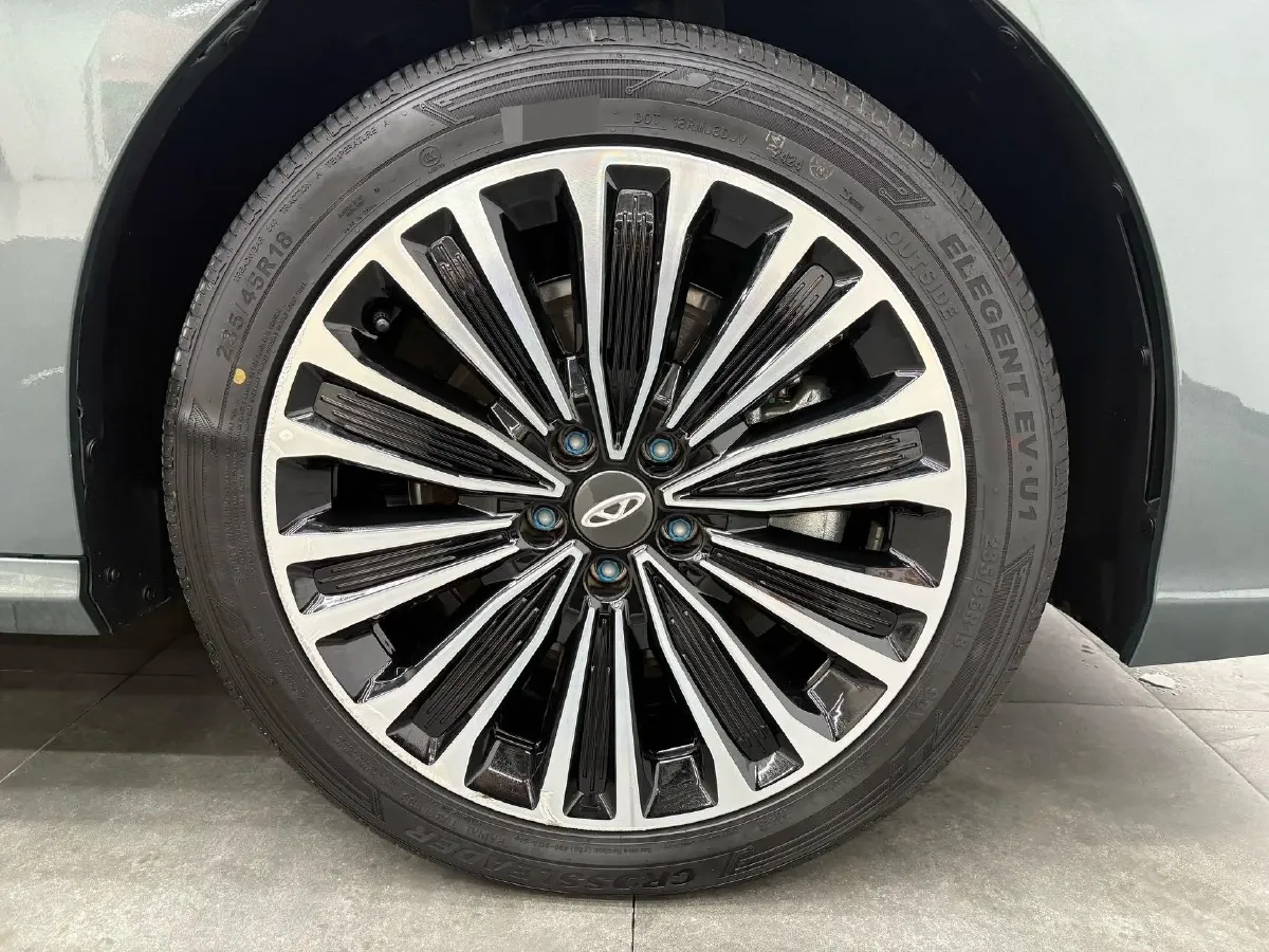 2025 Fulwin FulwinA8L 1.5T 156HP L4 1DHT PHEV 18.67KWH,autocango,china used car exporter,china ev exporter,chinese used car exporter,chinese used ev exporter