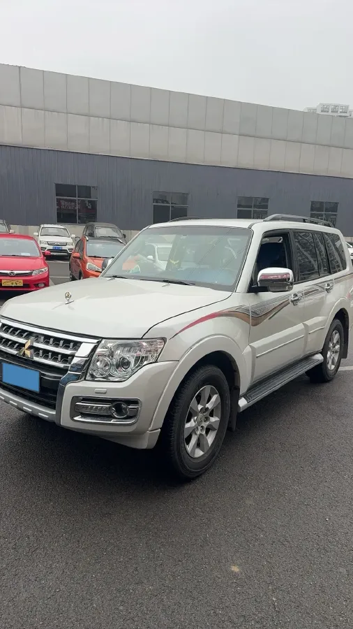 2018 Mitsubishi Pajero 3.0L 174HP V6 5AT,autocango,china used car exporter,china ev exporter,chinese used car exporter,chinese used ev exporter