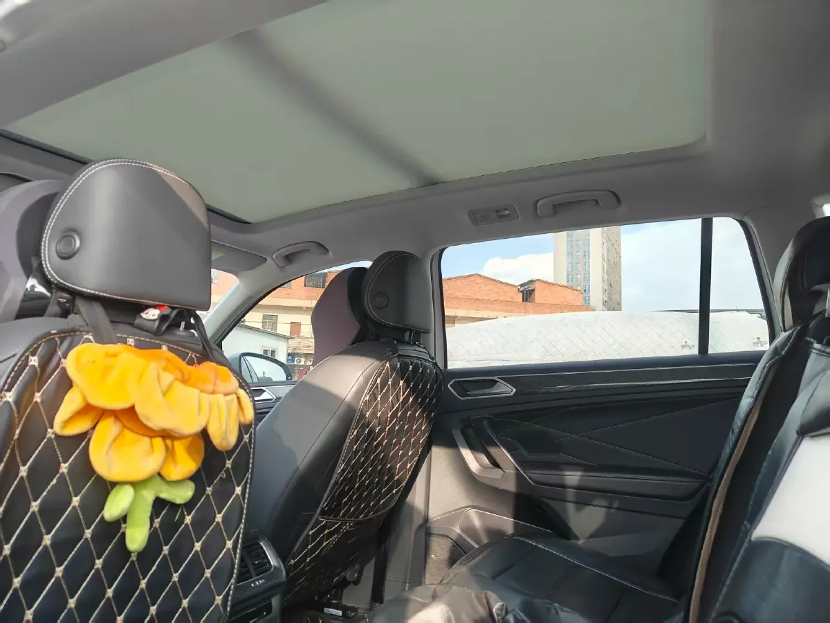 2023 Volkswagen Tiguan L 2.0T 186HP L4 7DCT,autocango,china used car exporter,china ev exporter,chinese used car exporter,chinese used ev exporter