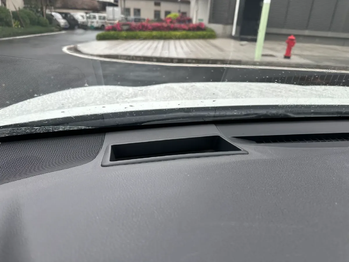 2021 Toyota Camry 2.5L 209HP L4 8AT,autocango,china used car exporter,china ev exporter,chinese used car exporter,chinese used ev exporter