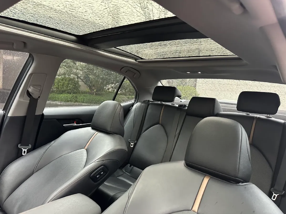 2021 Toyota Camry 2.5L 209HP L4 8AT,autocango,china used car exporter,china ev exporter,chinese used car exporter,chinese used ev exporter