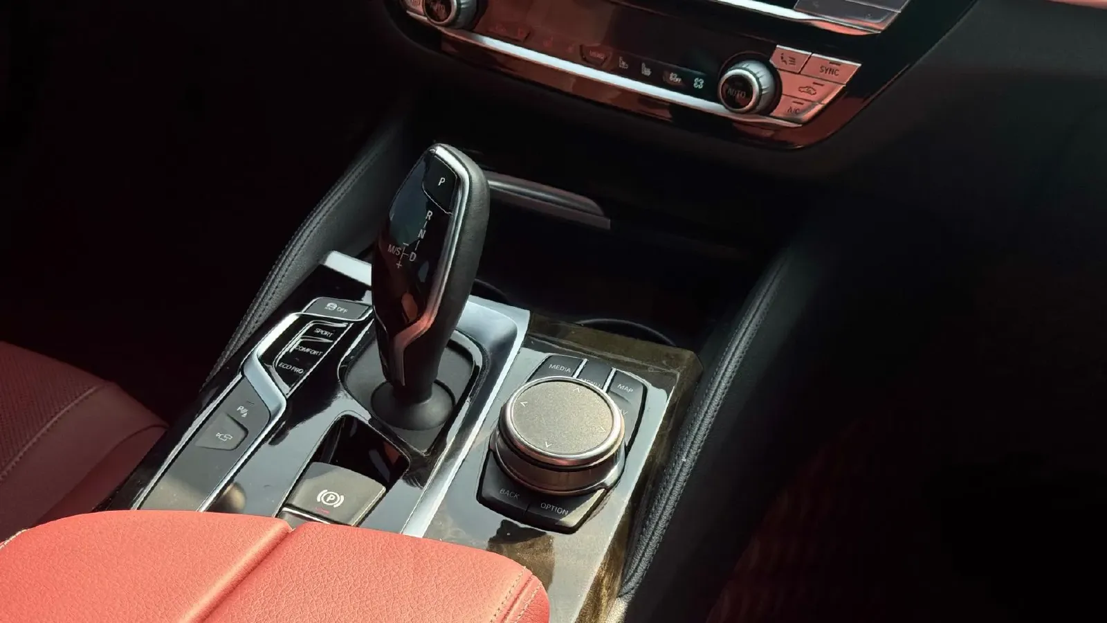 2020 BMW 5 Series 2.0T 252HP L4 8AT,autocango,china used car exporter,china ev exporter,chinese used car exporter,chinese used ev exporter