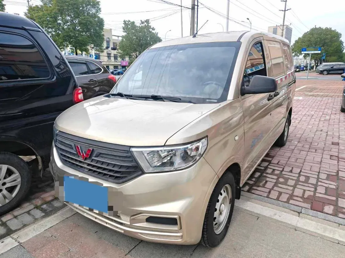 2019 WuLing HongGuang V 1.5L 105HP L4 5MT,autocango,china used car exporter,china ev exporter,chinese used car exporter,chinese used ev exporter