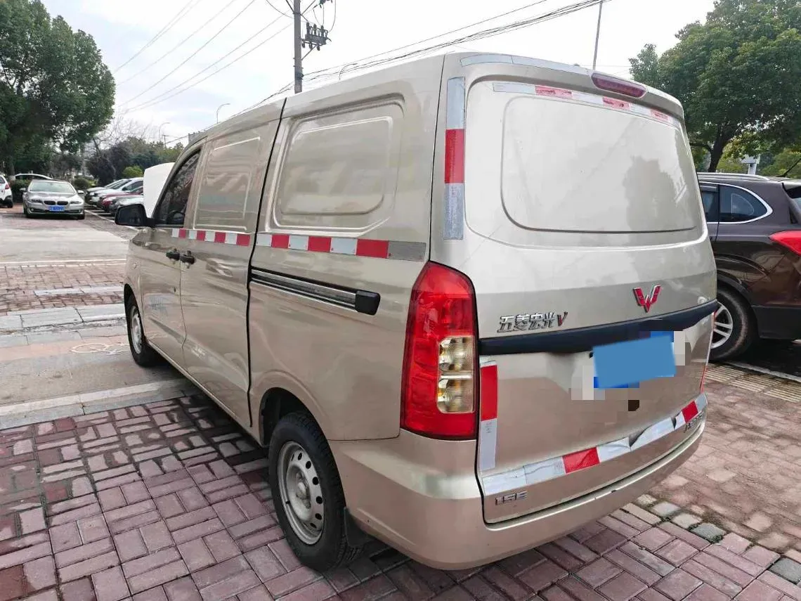 2019 WuLing HongGuang V 1.5L 105HP L4 5MT,autocango,china used car exporter,china ev exporter,chinese used car exporter,chinese used ev exporter