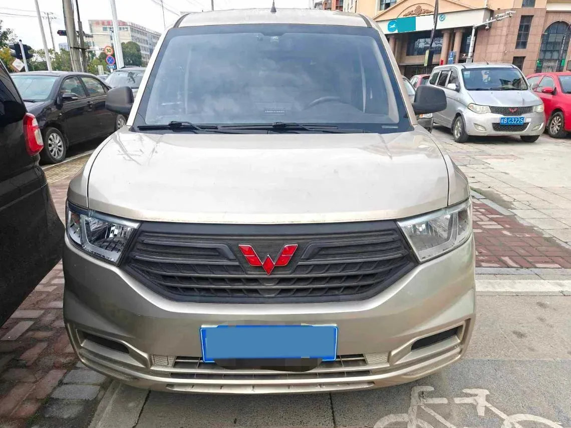 2019 WuLing HongGuang V 1.5L 105HP L4 5MT,autocango,china used car exporter,china ev exporter,chinese used car exporter,chinese used ev exporter