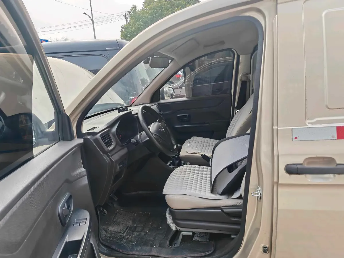 2019 WuLing HongGuang V 1.5L 105HP L4 5MT,autocango,china used car exporter,china ev exporter,chinese used car exporter,chinese used ev exporter