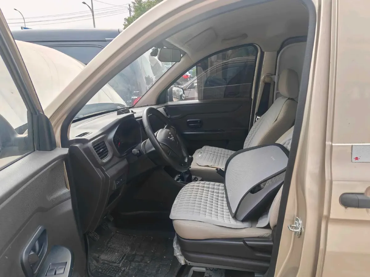 2019 WuLing HongGuang V 1.5L 105HP L4 5MT,autocango,china used car exporter,china ev exporter,chinese used car exporter,chinese used ev exporter