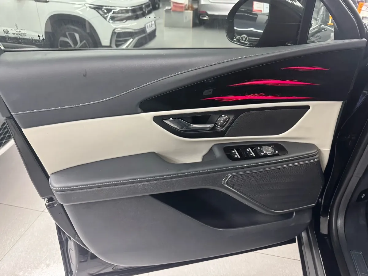 2023 Lincoln Nautilus 2.0T 261HP L4 8AT,autocango,china used car exporter,china ev exporter,chinese used car exporter,chinese used ev exporter