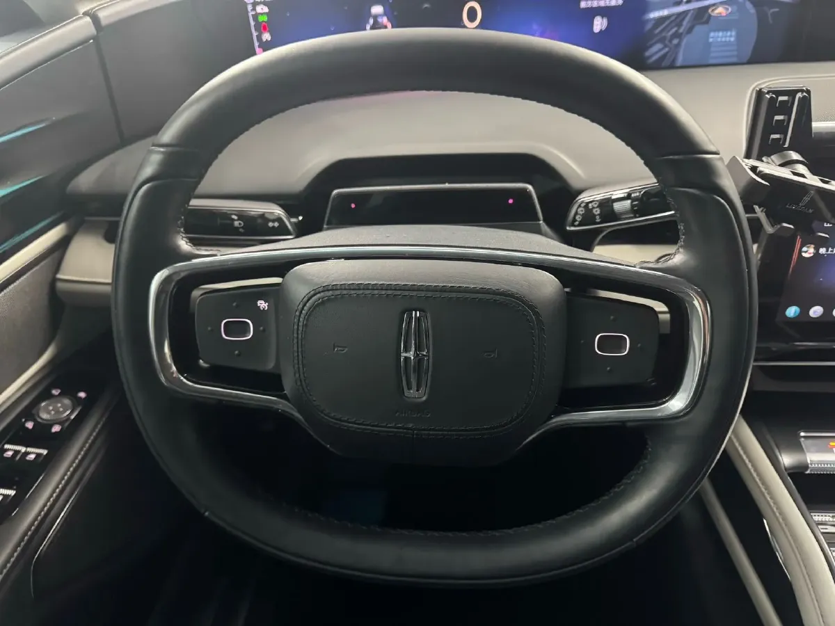 2023 Lincoln Nautilus 2.0T 261HP L4 8AT,autocango,china used car exporter,china ev exporter,chinese used car exporter,chinese used ev exporter