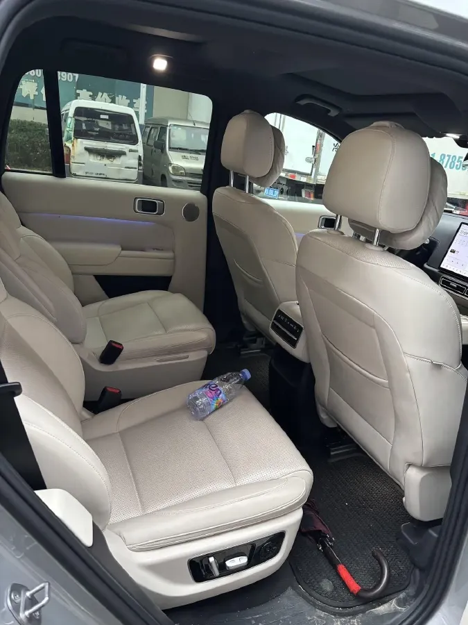 2023 Li L8 Range Extended 154HP REEV 40.9KWH,autocango,china used car exporter,china ev exporter,chinese used car exporter,chinese used ev exporter