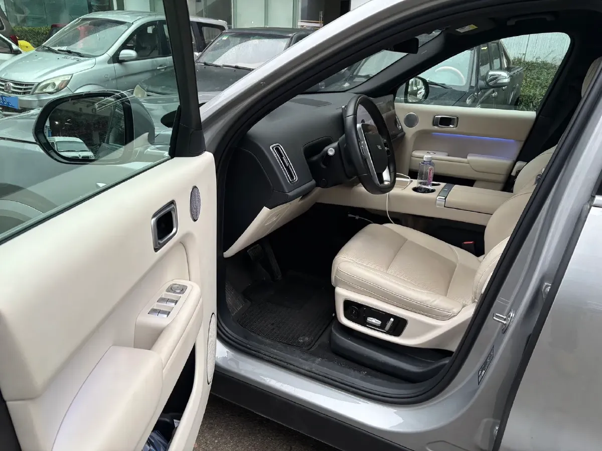 2023 Li L8 Range Extended 154HP REEV 40.9KWH,autocango,china used car exporter,china ev exporter,chinese used car exporter,chinese used ev exporter