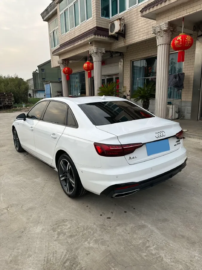 2022 Audi A4L 2.0T 190HP L4 7DCT,autocango,china used car exporter,china ev exporter,chinese used car exporter,chinese used ev exporter